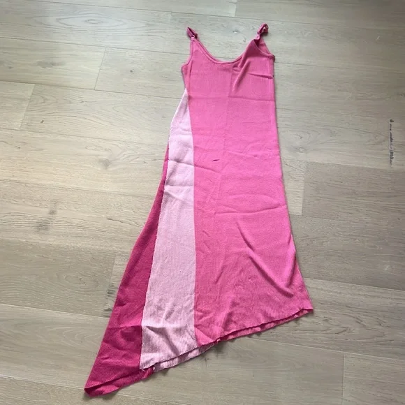 Asymmetrical pink dress - Picture 2 of 2